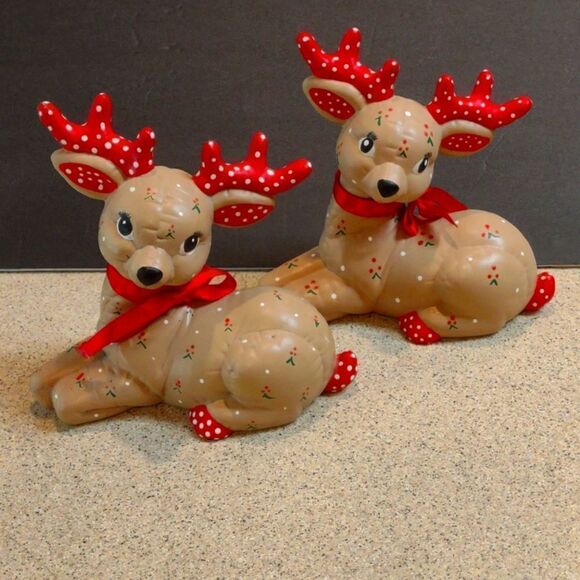 👍 Ceramic Christmas Reindeer Figures.  CH 1 - Picture 1 of 4